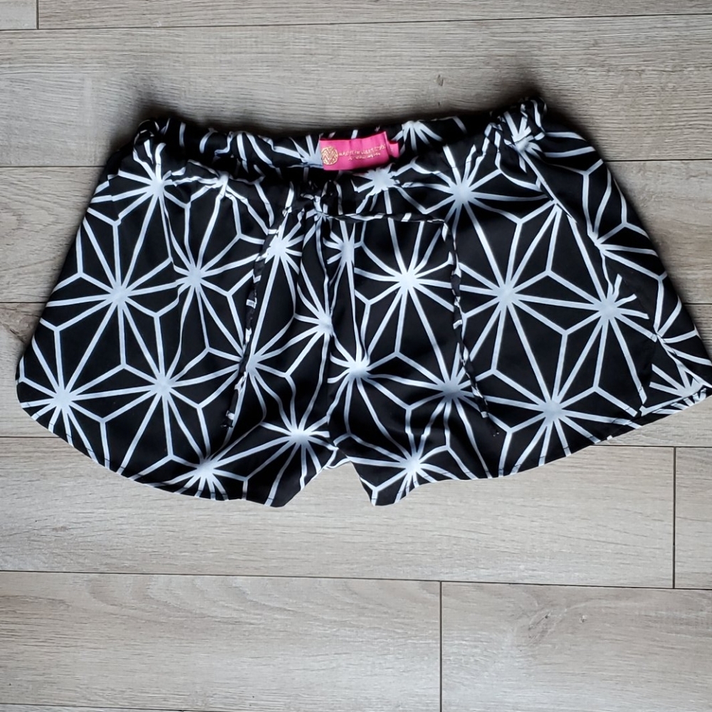 Macbeth Collection black/white graphic print Drawstring Shorts